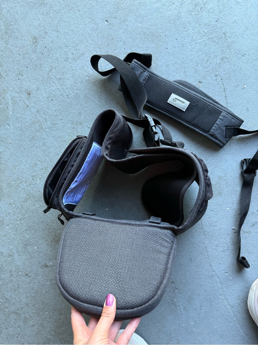 New Baby hip carrier - Picture 3 of 5